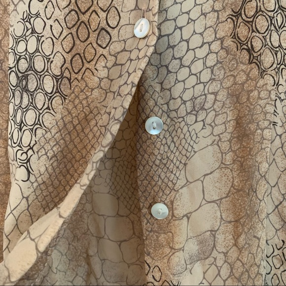 Alex NY 100% silk snake skin print blouse. Size 10 -but it’s really a Si… - Picture 7 of 7